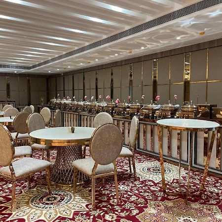 Hotel Casa Divine Izatnagar Kültér fotó
