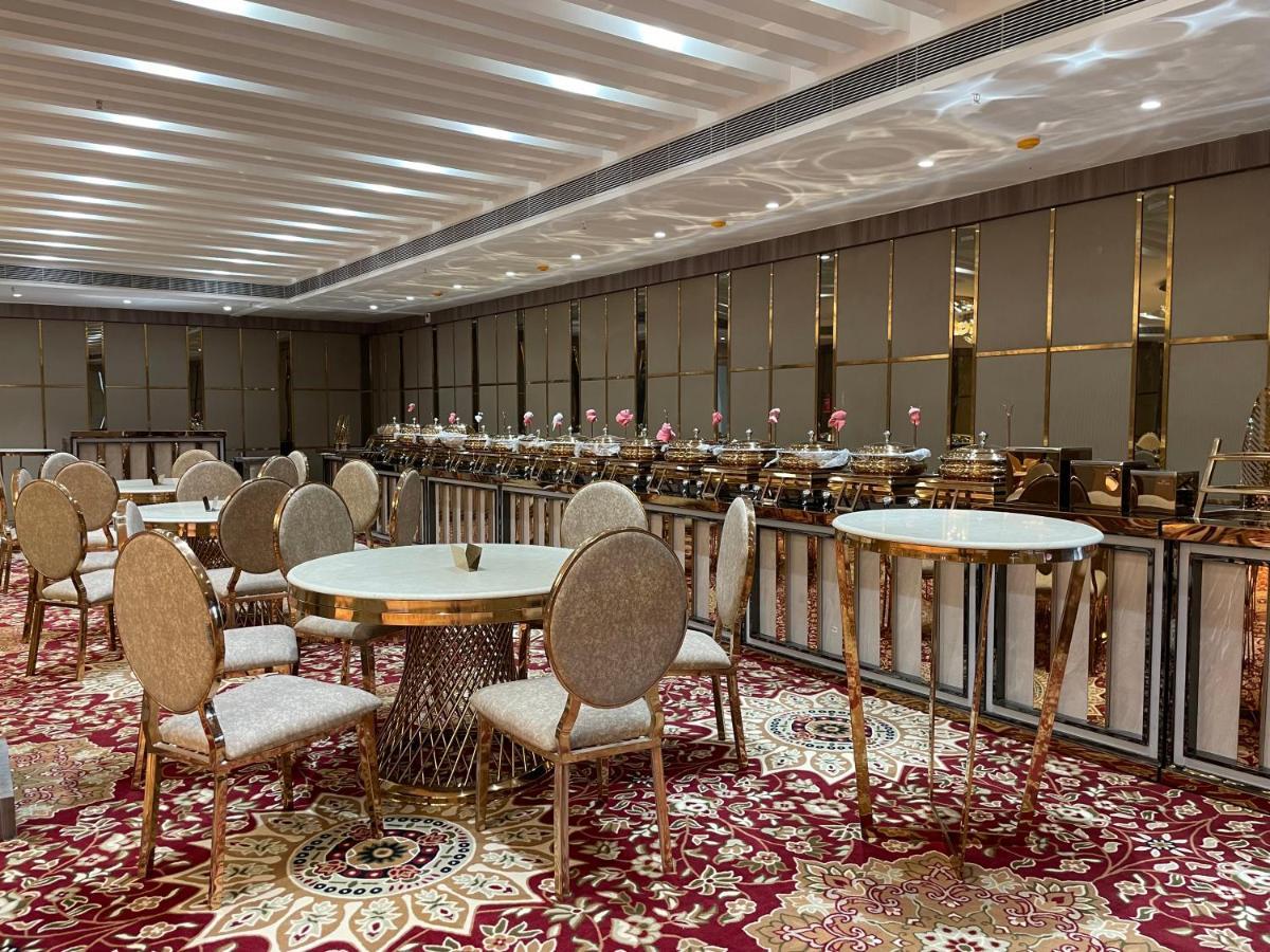 Hotel Casa Divine Izatnagar Kültér fotó